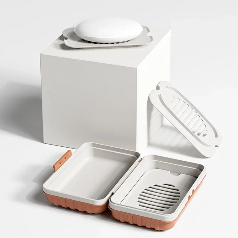Home Essentials Bathroom Storage - 浴室や旅行に最適な、蓋付きのプラスチック製石鹸入れ。石鹸を乾燥した状態に保ち、家庭での収納に便利。